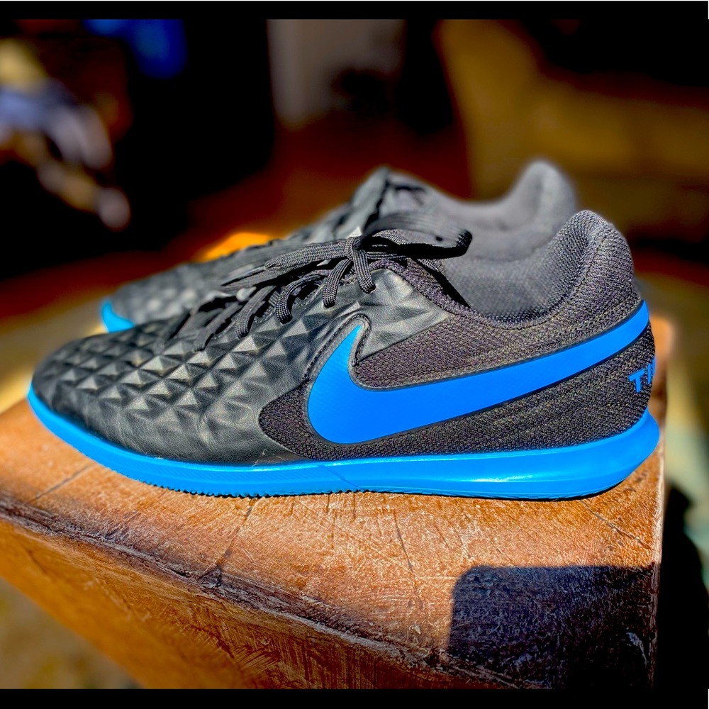 Nike Size 8 Men’s Indoor Soccer Shoes